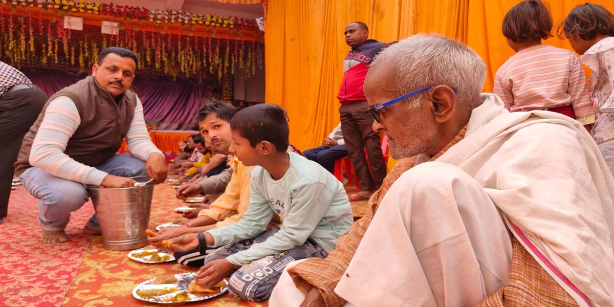 Musical Shrimad Bhagwat Katha completed in Shahjahanpur, crowd of devotees gathered in Bhandara.