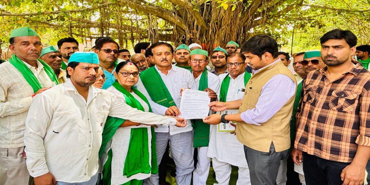 Farmers roared in the collectorate regarding their problems