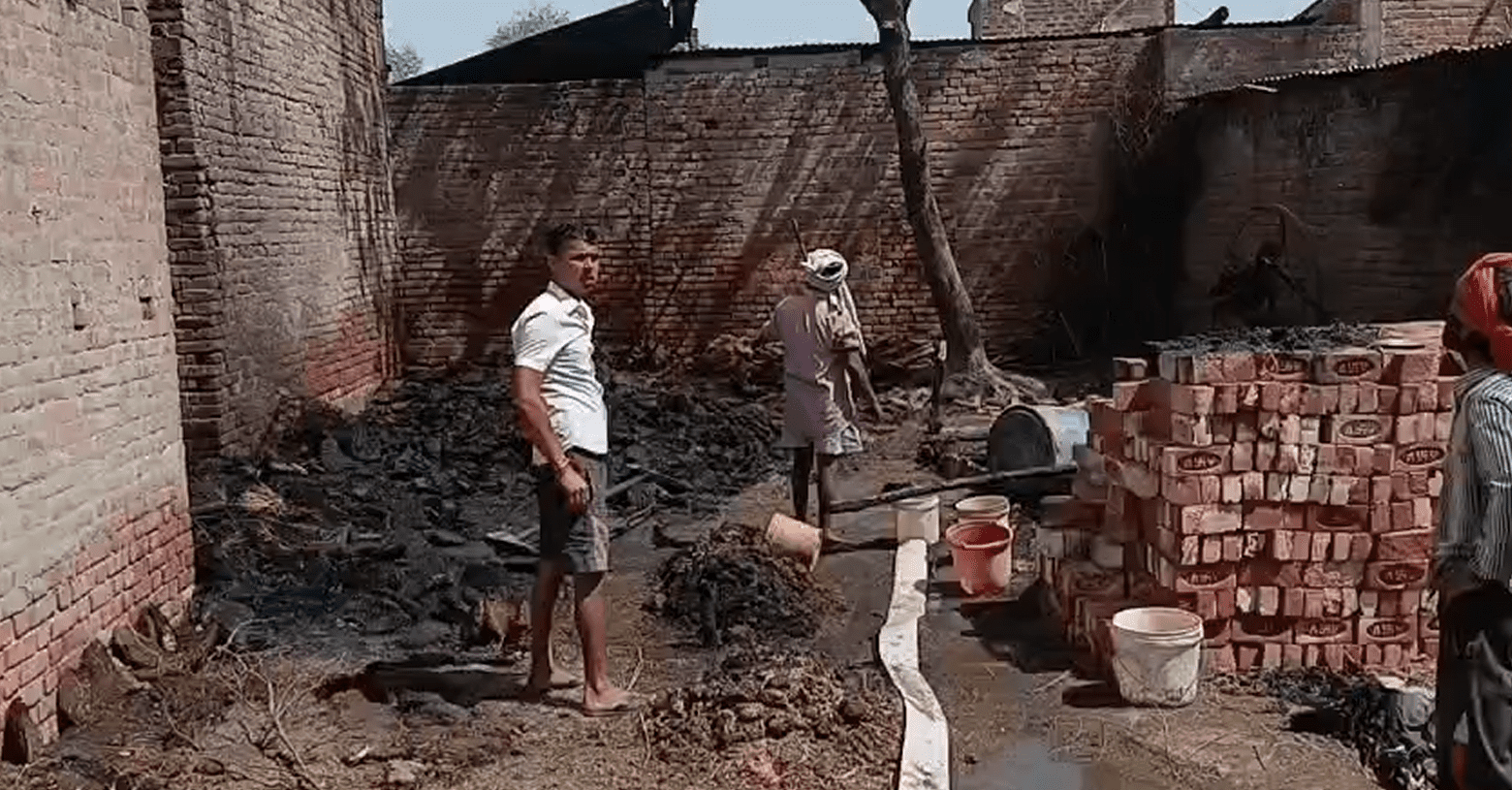 Hardoi: Fire in 10 houses, loss of lakhs, controlled in 2 hours