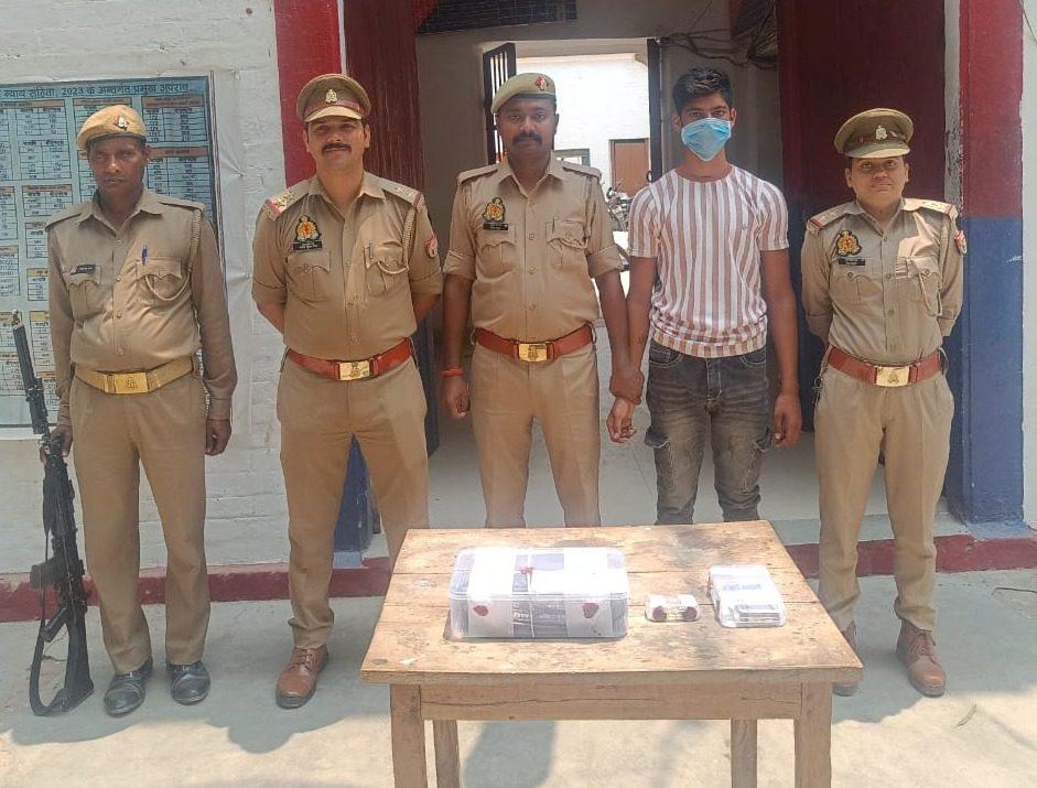 Filmy style robbery in Hardoi, police showed action like a real hero!