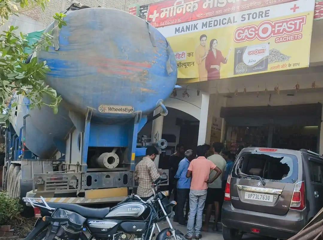 Uncontrolled tanker rammed into three houses, car also damaged