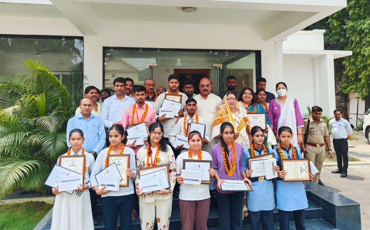 21 thousand rupees, tablet, certificate and medal to meritorious students