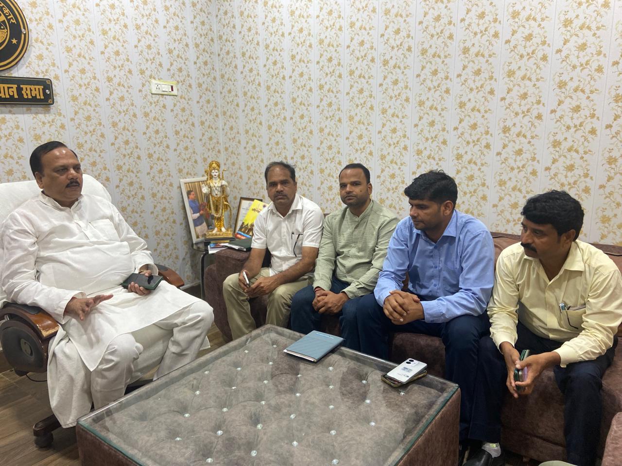 MLA Madhavendra Pratap Singh Ranu gave strict instructions to the officers of the electricity department