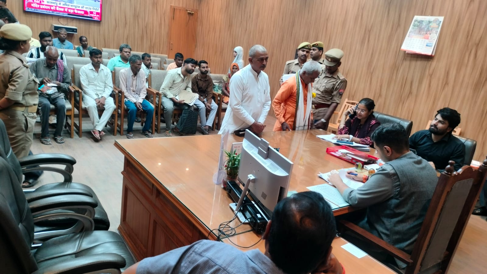 Benefits of schemes, training and public hearing organized in Hardoi