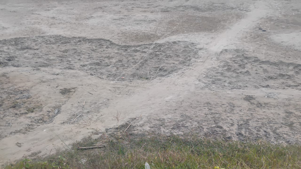 Illegal sand mining is rampant in the Sitapur Canal Branch, with allegations of collusion between the police and the canal department.