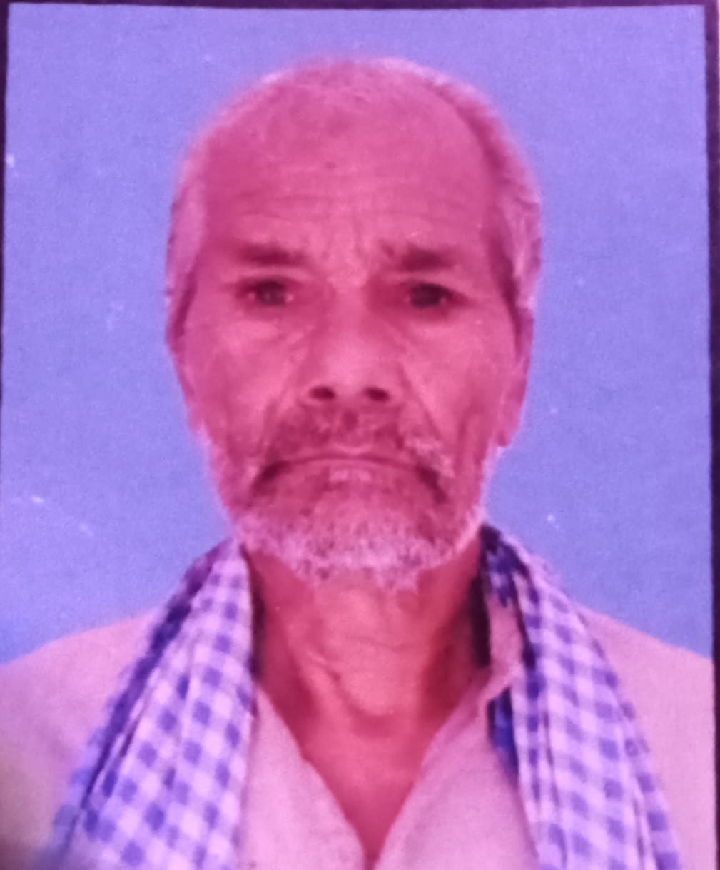 The body of an elderly man was found hanging from a noose in a sugarcane field in the Khamaria area; police termed the case suspicious.