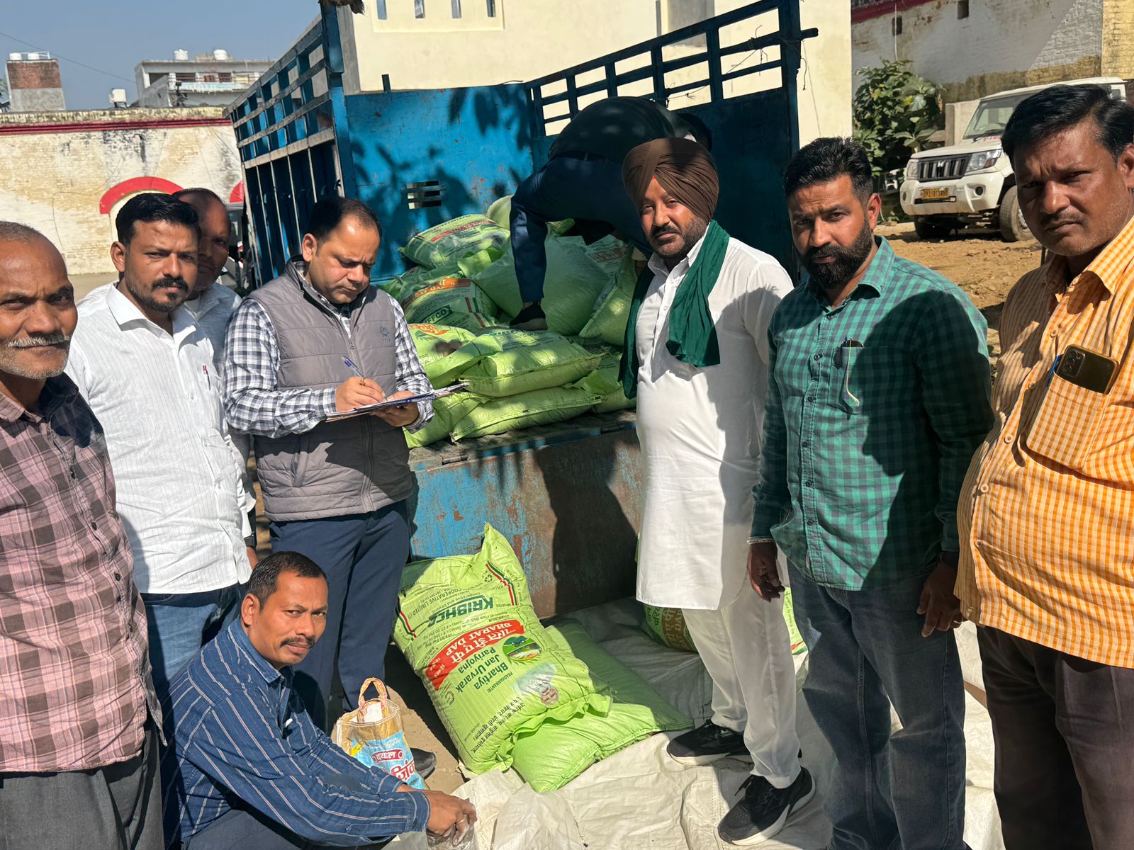 31 bags of fake DAP fertilizer seized, farmer leader takes action