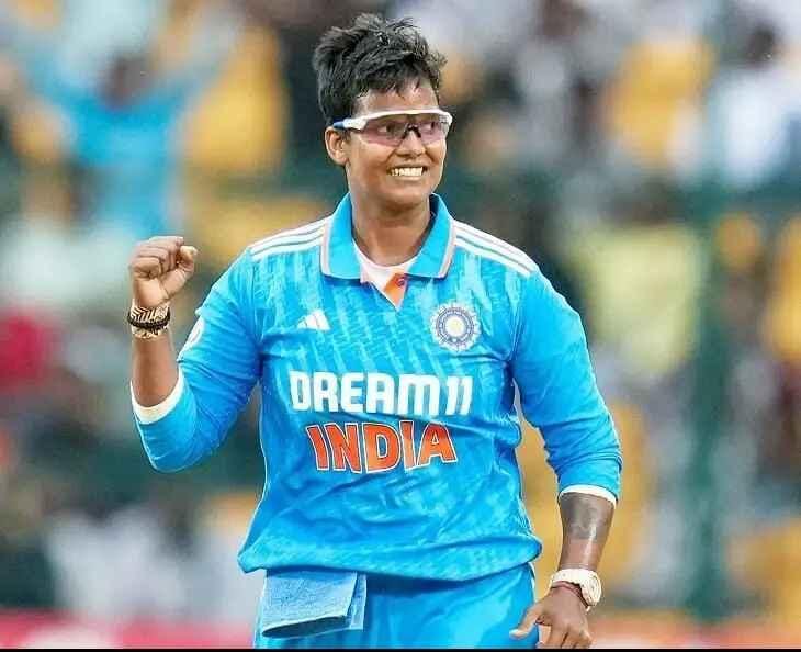 दीप्ति शर्मा पुरस्कार, योगी सरकार इनाम, यूपी महिला क्रिकेट खिलाड़ी, भारतीय महिला क्रिकेट टीम, दीप्ति शर्मा डीएसपी, यूपी स्पोर्ट्स पॉलिसी, महिला क्रिकेट विश्व विजेता, Deepti Sharma reward, Yogi government prize, UP woman cricketer, Indian women’s cricket team, Deepti Sharma DSP, Uttar Pradesh sports policy, Women’s world champions India, दीप्ति शर्मा फोटो, यूपी सरकार पुरस्कार समारोह, महिला क्रिकेट टीम सम्मान, आगरा की दीप्ति शर्मा इमेज, Deepti Sharma image, UP government award event, women cricket team celebration, Agra cricketer Deepti Sharma photo, #DeeptiSharma, #UPGovernment, #YogiAdityanath, #WomenCricket, #TeamIndia, #SportsNews, #UPSportsPolicy, #CricketChampions, #AgraPride, #BreakingNews, ,विश्व विजेता महिला क्रिकेट टीम की सदस्य दीप्ति शर्मा ,