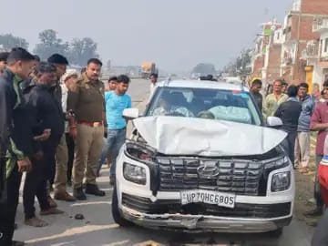 Vegetable trader Naresh, injured in a collision with a police car, died during treatment.