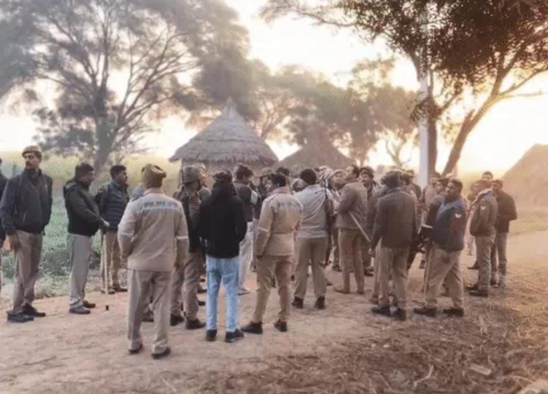 मथुरा में ठगों पर बड़ी रेड, मथुरा साइबर ठगी, मथुरा पुलिस छापेमारी, मथुरा मिनी जामताड़ा, यूपी साइबर अपराध, मथुरा ठगी गैंग, यूपी पुलिस कार्रवाई, देवसेरस गांव रेड, मोडसेरस छापेमारी, नगला मेव रेड, मंडौरा गांव पुलिस ऑपरेशन, Mathura big raid, Mathura cyber fraud, UP police raid, Mathura mini Jamtara, cyber crime UP, Mathura fraud gang arrest, Mathura police operation, UP cyber scam crackdown, Devseras raid, Modseras village raid, मथुरा पुलिस रेड की फोटो, गांव में छापेमारी की तस्वीर, साइबर ठगी गैंग गिरफ्तार फोटो, खेतों में छिपे आरोपी की तस्वीर, पुलिस पगडंडी से गांव पहुंची फोटो, Mathura police raid image, UP police operation photo, cyber fraud gang arrest image, village crackdown picture, police entering village via fields image, मथुरा जिला समाचार, उत्तर प्रदेश साइबर अपराध खबर, यूपी पुलिस रेड अपडेट, मथुरा गांव छापेमारी, ब्रज क्षेत्र क्राइम रिपोर्ट, Mathura district news, Uttar Pradesh cyber crime update, UP police raid news, Braj region crime report, UP district crime action, #MathuraRaid, #CyberFraud, #UPPolice, #MiniJamtara, #MathuraNews, #UPCrime, #CyberScam, #MathuraDistrict, #UPBreaking, #PoliceAction,