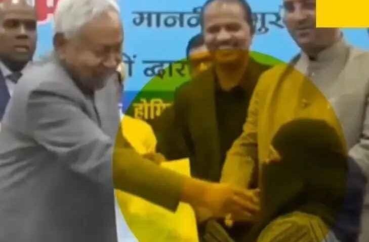 नीतीश कुमार हिजाब विवाद, Nitish Kumar Hijab Controversy, बिहार मुख्यमंत्री विवाद, Bihar CM Controversy, महिला डॉक्टर नियुक्ति पत्र, Ayush Doctor Appointment Bihar, सरकारी कार्यक्रम बिहार, Government Program Bihar, नुसरत परवीन डॉक्टर, Nusrat Parveen Doctor, बिहार राजनीति ताजा खबर, Bihar Politics Latest News, राष्ट्रीय राजनीति खबर, National Political News India, नीतीश कुमार महिला डॉक्टर वीडियो, Nitish Kumar Viral Video, हिजाब विवाद बिहार, Hijab Controversy Bihar, आयुष डॉक्टर नियुक्ति, Ayush Doctor Appointment, #नीतीशकुमारहिजाबविवाद, #NitishKumar, #HijabControversy, #BiharPolitics, #ViralVideo, #AyushDoctor, #WomenRespect, #PoliticalNews, #NationalNews,