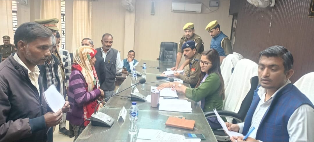 Sampoorna Samadhan Diwas organised in Gola Tehsil, 4 out of 50 complaints resolved on the spot