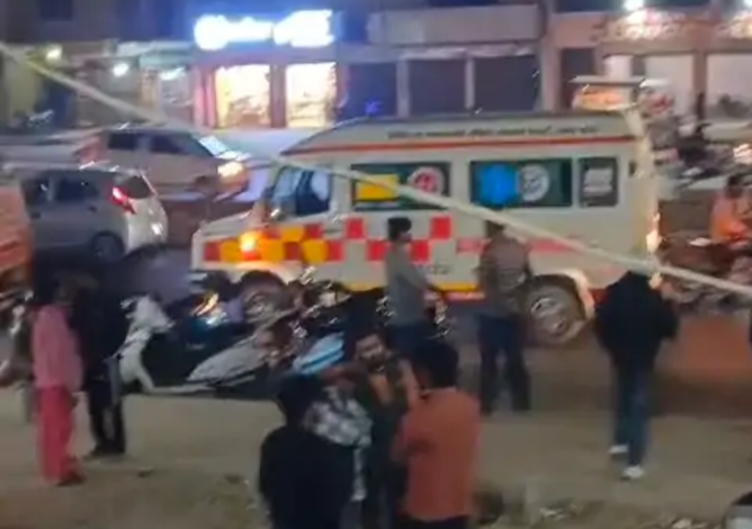 #लखनऊ_हादसा, #तेज_रफ्तार_कार, #सड़क_हादसा, #बंथरा_थाना, #कानपुर_रोड, #लखनऊ_ब्रेकिंग_न्यूज, #बच्चे_की_मौत, #घायल_लोग, #यूपी_क्राइम_न्यूज, #LucknowAccident, #SpeedingCar, #RoadAccident, #KanpurRoad, #LucknowBreakingNews, #UPCrimeNews, #CarAccident, #ChildDeath,