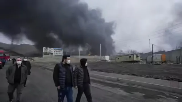 ईरान अमेरिका युद्ध, Iran US War News, Israel Iran Conflict 2026, West Asia War Update, Isfahan Attack News, Middle East War News, Global Energy Crisis News,Iran War Explosion Image, Isfahan Airstrike Photo, Middle East Conflict Map, Kuwait Airport Fire Image, Drone Attack Visual,अंतरराष्ट्रीय युद्ध खबर 2026, International War News Middle East, Iran Israel War Latest Update, West Asia Crisis Breaking News, Kuwait Airport Attack News, Global Oil Crisis News, Middle East Conflict Analysis,#IranWar #IsraelIranConflict #WestAsiaCrisis #BreakingNews #WorldNews #MiddleEast #EnergyCrisis #Geopolitics #WarUpdate