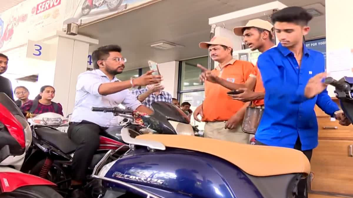 ईरान युद्ध पेट्रोल कीमत, पेट्रोल डीजल महंगा भारत, fuel price hike India 2026, Iran war oil prices impact, petrol diesel price today India, Nayara Energy price hike, crude oil price increase, Middle East war impact India, तेल कीमत बढ़ोतरी भारत, fuel inflation India,petrol price hike news, diesel price increase India, Iran US war oil impact, fuel rates today India, oil crisis 2026, petrol diesel news Hindi, energy crisis Middle East, crude oil surge news,नई दिल्ली, भारत, मिडिल ईस्ट युद्ध, ईरान-अमेरिका संघर्ष, तेल कीमत बढ़ोतरी, नायरा एनर्जी, पेट्रोल डीजल रेट, फ्यूल प्राइस हाइक, India fuel price hike, Iran war impact India, crude oil surge, energy crisis news, Delhi news fuel, India economy oil impact, #PetrolPriceHike, #DieselPrice, #IranWar, #OilCrisis, #FuelRatesIndia, #BreakingNews,