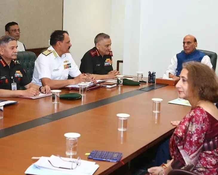 पश्चिम एशिया संकट भारत, Rajnath Singh meeting news, West Asia crisis India, India defence preparedness news, Iran Israel conflict impact India, नई दिल्ली रक्षा बैठक खबर, global crisis India news, international security India, defence news India,India defence meeting today, West Asia tension update, Strait of Hormuz crisis news, Indian army navy airforce meeting, global oil crisis India, अंतरराष्ट्रीय संकट भारत, रक्षा मंत्रालय अपडेट, breaking news India defence,#RajnathSingh #WestAsiaCrisis #IndiaNews #DefenceNews #GlobalCrisis #NarendraModi #BreakingNews #InternationalNews #Security #TrendingNews,