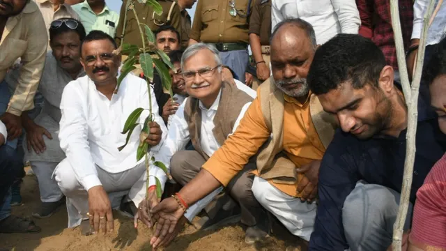 काशी में 2.51 लाख पौधे, Varanasi plantation world record, Guinness World Record plantation India, China record broken plantation, वाराणसी पर्यावरण खबर, Uttar Pradesh green news, Domari Sujabad plantation drive, Miyawaki method India,वाराणसी पौधारोपण ड्रोन फोटो, Kashi plantation Guinness record image, Domari village plantation drive, Sujabad green campaign Varanasi, Miyawaki plantation Uttar Pradesh,#Kashi, #VaranasiNews, #PlantationDrive, #GuinnessWorldRecord, #GreenIndia, #EnvironmentNews, #UttarPradesh,