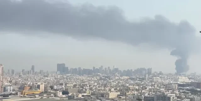 बहरीन के 5-स्टार होटल पर ईरान ने ड्रोन से किया हमला, क्राउन प्लाजा मनामा हमला, बहरीन अंतरराष्ट्रीय हवाई अड्डा ड्रोन अटैक, अमेरिकी फिफ्थ फ्लीट बेस हमला, खाड़ी क्षेत्र ताजा खबर, अंतरराष्ट्रीय ब्रेकिंग न्यूज नई दिल्ली,Iran drone attack on Bahrain hotel, Crowne Plaza Manama strike, Bahrain International Airport drone attack, US Fifth Fleet base missile attack, Gulf breaking news 2026, Middle East tension update, International news Delhi desk,क्राउन प्लाजा मनामा धुआं फोटो, बहरीन होटल ड्रोन हमला तस्वीर, बहरीन एयरपोर्ट क्षति दृश्य, यूएस फिफ्थ फ्लीट बेस इमेज, Crowne Plaza Manama smoke image, Bahrain drone strike photo, US Fifth Fleet Bahrain image,#BahrainAttack, #IranDroneStrike, #CrownePlazaManama, #GulfTension, #USFifthFleet, #MiddleEastCrisis, #InternationalBreaking,