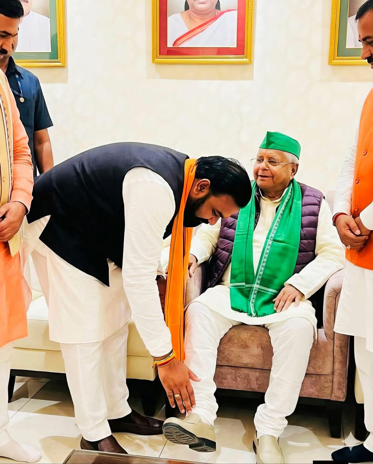 Chief Minister Samrat took blessings from former Chief Minister Lalu.