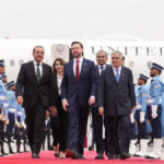 अमेरिका ईरान शांति वार्ता, जेडी वेंस पाकिस्तान दौरा, इस्लामाबाद कूटनीति, पश्चिम एशिया तनाव,US Iran Peace Talks, JD Vance Pakistan Visit, Islamabad Diplomatic Meeting, West Asia Conflict News.अंतरराष्ट्रीय खबर अमेरिका ईरान, पाकिस्तान कूटनीति न्यूज, इस्लामाबाद शांति वार्ता, पश्चिम एशिया संघर्ष समाचार, US Iran Talks Pakistan News, JD Vance Visit Pakistan News, Islamabad Diplomatic Talks, International Politics Breaking News, Middle East Conflict Update, Global Peace Negotiations,जेडी वेंस पाकिस्तान फोटो, इस्लामाबाद एयरबेस स्वागत, शांति वार्ता बैठक,JD Vance Pakistan Arrival Image, Islamabad Airbase استقبال Photo, US Iran Talks Meeting Image,#JDVance, #USIranTalks, #PakistanDiplomacy, #Islamabad, #MiddleEastPeace, #GlobalPolitics, #BreakingNews, #InternationalNews,