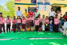 Students were overwhelmed by the honor and resolved to live an ideal life.