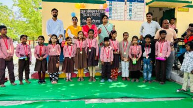 Students were overwhelmed by the honor and resolved to live an ideal life.