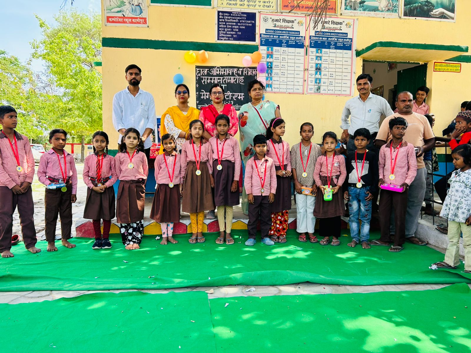 Students were overwhelmed by the honor and resolved to live an ideal life.