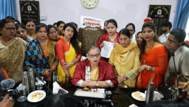 लखनऊ नगर निगम खबर, सुषमा खर्कवाल भाषण, नारी शक्ति वंदन अधिनियम लखनऊ, लखनऊ महापौर विवाद 2026, नगर निगम सदन बैठक लखनऊ, निंदा प्रस्ताव लखनऊ नगर निगम, महिला सशक्तिकरण राजनीति, यूपी राजनीतिक खबर लखनऊ, महापौर आवास प्रदर्शन मामला, सुषमा खर्कवाल बयान आज, लखनऊ नगर निगम विशेष सत्र, महापौर घर विरोध प्रदर्शन, नारी सम्मान मुद्दा राजनीति, भाजपा बनाम सपा कांग्रेस लखनऊ, ताजा लखनऊ समाचार 2026, हिंदी न्यूज लखनऊ राजनीति, नारी सम्मान विवाद, लखनऊ ब्रेकिंग न्यूज़ महापौर, शहरी निकाय खबर यूपी, लखनऊ महापौर अपडेट,Lucknow Nagar Nigam news, Sushma Kharkwal mayor speech, Nari Shakti Vandan Adhiniyam Lucknow, Lucknow mayor controversy 2026, Lucknow civic body meeting news, ninda prastav Lucknow nagar nigam, women empowerment India politics, UP political news Lucknow, mayor residence protest Lucknow, Sushma Kharkwal statement today, Lucknow municipal corporation special session, opposition protest Lucknow mayor house, women respect issue India politics, BJP vs SP Congress Lucknow news, latest Lucknow news 2026, Hindi news Lucknow politics, nari samman political issue, Lucknow breaking news mayor, urban local body news UP, Lucknow mayor latest update,#Lucknow #लखनऊ #NagarNigam #नगर_निगम #NariShakti #नारी_शक्ति #WomenEmpowerment #महिला_सशक्तिकरण #NariShaktiVandanAdhiniyam #नारी_शक्ति_वंदन_अधिनियम #SushmaKharkwal #सुषमा_खर्कवाल #PoliticalNews #राजनीतिक_खबर #BreakingNews #ताज़ा_खबर #UPNews #यूपी_न्यूज़ #Democracy #लोकतंत्र #WomenRespect #नारी_सम्मान #CivicBody #नगर_प्रशासन #IndiaNews #भारत_समाचार