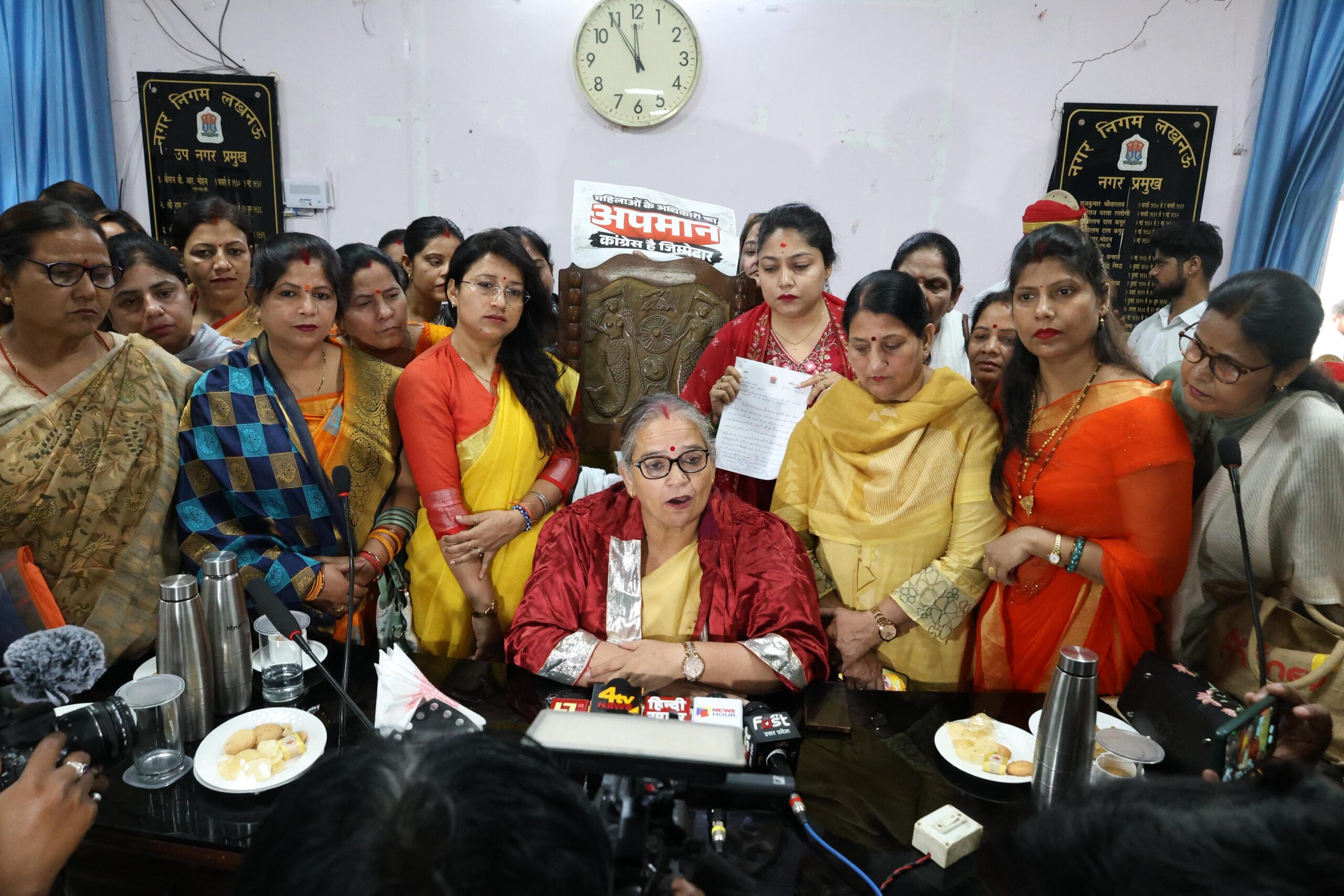 लखनऊ नगर निगम खबर, सुषमा खर्कवाल भाषण, नारी शक्ति वंदन अधिनियम लखनऊ, लखनऊ महापौर विवाद 2026, नगर निगम सदन बैठक लखनऊ, निंदा प्रस्ताव लखनऊ नगर निगम, महिला सशक्तिकरण राजनीति, यूपी राजनीतिक खबर लखनऊ, महापौर आवास प्रदर्शन मामला, सुषमा खर्कवाल बयान आज, लखनऊ नगर निगम विशेष सत्र, महापौर घर विरोध प्रदर्शन, नारी सम्मान मुद्दा राजनीति, भाजपा बनाम सपा कांग्रेस लखनऊ, ताजा लखनऊ समाचार 2026, हिंदी न्यूज लखनऊ राजनीति, नारी सम्मान विवाद, लखनऊ ब्रेकिंग न्यूज़ महापौर, शहरी निकाय खबर यूपी, लखनऊ महापौर अपडेट,Lucknow Nagar Nigam news, Sushma Kharkwal mayor speech, Nari Shakti Vandan Adhiniyam Lucknow, Lucknow mayor controversy 2026, Lucknow civic body meeting news, ninda prastav Lucknow nagar nigam, women empowerment India politics, UP political news Lucknow, mayor residence protest Lucknow, Sushma Kharkwal statement today, Lucknow municipal corporation special session, opposition protest Lucknow mayor house, women respect issue India politics, BJP vs SP Congress Lucknow news, latest Lucknow news 2026, Hindi news Lucknow politics, nari samman political issue, Lucknow breaking news mayor, urban local body news UP, Lucknow mayor latest update,#Lucknow #लखनऊ #NagarNigam #नगर_निगम #NariShakti #नारी_शक्ति #WomenEmpowerment #महिला_सशक्तिकरण #NariShaktiVandanAdhiniyam #नारी_शक्ति_वंदन_अधिनियम #SushmaKharkwal #सुषमा_खर्कवाल #PoliticalNews #राजनीतिक_खबर #BreakingNews #ताज़ा_खबर #UPNews #यूपी_न्यूज़ #Democracy #लोकतंत्र #WomenRespect #नारी_सम्मान #CivicBody #नगर_प्रशासन #IndiaNews #भारत_समाचार