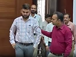 फर्जी डॉक्टर KGMU, लखनऊ मेडिकल कैंप फर्जीवाड़ा, KGMU छात्र सुरक्षा मामला, फर्जी लेटर जांच, मेडिकल धोखाधड़ी लखनऊ,Fake doctor KGMU campus, Lucknow medical scam, KGMU fraud investigation, fake letter medical camp, campus security India scam,#KGMU #LucknowNews #FakeDoctor #MedicalScam #UPNews #CrimeNewsIndia #KGMUInvestigation #MedicalFraud #CampusSecurity #BreakingNews,KGMU fake doctor arrest, Lucknow KGMU news, medical camp fraud case, fake doctor in KGMU campus, AIIMS Delhi fake letter, Uttar Pradesh crime news, campus fraud case India, medical scam investigation,KGMU फर्जी डॉक्टर गिरफ्तार, लखनऊ KGMU मामला, मेडिकल कैंप फर्जीवाड़ा, KGMU छात्र सुरक्षा, फर्जी डॉक्टर लखनऊ, एम्स दिल्ली विजिट फर्जी लेटर, उत्तर प्रदेश क्राइम न्यूज, KGMU जांच मामला,