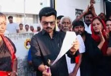 परिसीमन विधेयक 2026, स्टालिन विरोध प्रदर्शन, तमिलनाडु राजनीति खबर, काला कानून विवाद, Delimitation Bill 2026 protest, MK Stalin protest news, Tamil Nadu political protest, India delimitation controversy, Parliament bill protest India, South India politics news,स्टालिन बिल जलाते हुए, तमिलनाडु विरोध प्रदर्शन, काले झंडे आंदोलन, परिसीमन विवाद, Stalin burning bill protest, Tamil Nadu black flag protest, political protest India, delimitation controversy visuals, breaking political protest news,चेन्नई राजनीतिक खबर, तमिलनाडु विरोध प्रदर्शन न्यूज, दक्षिण भारत राजनीति अपडेट, Chennai political protest news, Tamil Nadu protest live updates, South India political controversy, India delimitation bill breaking news, state vs center political conflict India,#MKStalin #DelimitationBill #TamilNaduProtest #BlackFlagProtest #IndiaPolitics #BreakingNews #SouthIndiaNews #PoliticalControversy #ChennaiNews #ParliamentUpdate