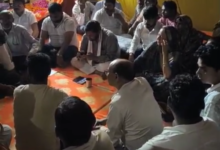 मलिहाबाद स्मृति द्वार विवाद, Malihabad Smriti Dwar Vivad, मल्हिया पासी स्मृति द्वार, Malhiya Pasi Gate Issue, रात्रि प्रवास धरना मलिहाबाद, Ratri Pravas Protest Malihabad, कौशल किशोर धरना, Kaushal Kishore Protest, जया देवी विधायक मलिहाबाद, Jaya Devi MLA Malihabad, लखनऊ लोकल न्यूज़, Lucknow Local News, स्मृति द्वार पुनर्स्थापना, Memorial Gate Reinstallation, उत्तर प्रदेश राजनीति, Uttar Pradesh Politics, मलिहाबाद खबर, Malihabad News, धरना प्रदर्शन खबर, Protest News, India,#Malihabad, #SmritiDwar, #MalhiyaPasi, #RatriPravas, #KaushalKishore, #JayaDevi, #LucknowNews #UPNews, #Protest #Dharna, #MemorialGate, #IndianPolitics,#LocalNews, #BreakingNews, #PublicIssue, #SamajikMudda