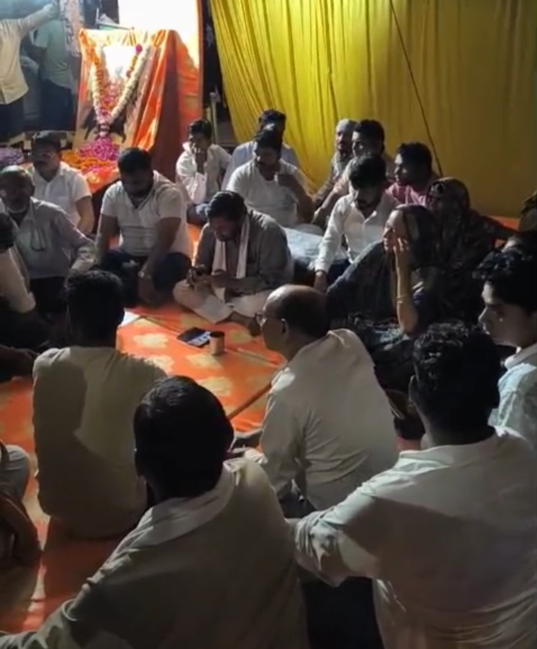 मलिहाबाद स्मृति द्वार विवाद, Malihabad Smriti Dwar Vivad, मल्हिया पासी स्मृति द्वार, Malhiya Pasi Gate Issue, रात्रि प्रवास धरना मलिहाबाद, Ratri Pravas Protest Malihabad, कौशल किशोर धरना, Kaushal Kishore Protest, जया देवी विधायक मलिहाबाद, Jaya Devi MLA Malihabad, लखनऊ लोकल न्यूज़, Lucknow Local News, स्मृति द्वार पुनर्स्थापना, Memorial Gate Reinstallation, उत्तर प्रदेश राजनीति, Uttar Pradesh Politics, मलिहाबाद खबर, Malihabad News, धरना प्रदर्शन खबर, Protest News, India,#Malihabad, #SmritiDwar, #MalhiyaPasi, #RatriPravas, #KaushalKishore, #JayaDevi, #LucknowNews #UPNews, #Protest #Dharna, #MemorialGate, #IndianPolitics,#LocalNews, #BreakingNews, #PublicIssue, #SamajikMudda