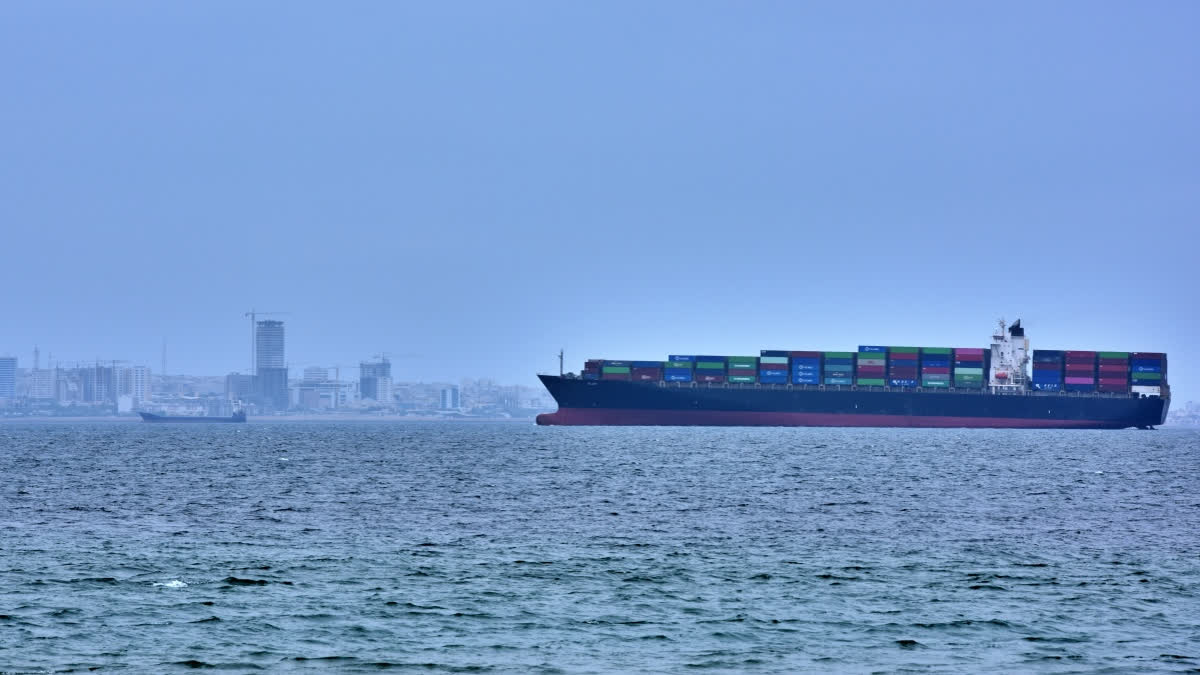 Iran War Live, US Iran conflict, ceasefire talks, Pakistan mediation, Strait of Hormuz crisis, Middle East conflict, Donald Trump Iran policy, Iran war news, US Iran tension latest, वैश्विक संघर्ष, ईरान युद्ध अपडेट, अमेरिका-ईरान विवाद, मध्य पूर्व संकट, पाकिस्तान मध्यस्थता,Iran war image, Strait of Hormuz ship, Donald Trump news photo, Middle East conflict visuals, US Iran tension फोटो, ईरान युद्ध तस्वीर,#IranWarLive #USIranConflict #MiddleEastCrisis #DonaldTrump #StraitOfHormuz #BreakingNews #GlobalPolitics #CeasefireTalks #PakistanMediation