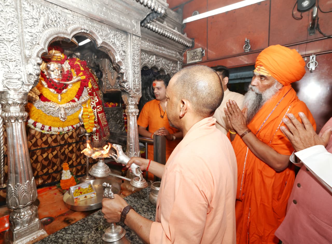 CM Yogi Kashi Vishwanath Darshan, Yogi Adityanath Varanasi visit, Kashi Vishwanath temple news, यूपी सीएम योगी वाराणसी दौरा, काशी विश्वनाथ मंदिर दर्शन, UP CM temple visit news, religious news Uttar Pradesh,Yogi Adityanath temple darshan image, Kashi Vishwanath temple पूजा फोटो, CM Yogi Varanasi visit image, temple worship India photo, बाबा विश्वनाथ मंदिर फोटो, वाराणसी मंदिर दर्शन फोटो,Varanasi religious news Uttar Pradesh, CM Yogi Adityanath temple visit news UP, Kashi Vishwanath darshan update Varanasi, Uttar Pradesh religious tourism news, वाराणसी धर्म समाचार यूपी, UP CM latest visit religious news India,#CMYogi #YogiAdityanath #KashiVishwanath #Varanasi #TempleVisit #UPNews #ReligiousNews #HarHarMahadev #IndiaNews #BreakingNews