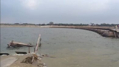 मिर्जापुर पीपा पुल टूटा, Mirzapur bridge collapse news, UP bridge accident, Ganga river bridge damage, Pipa bridge UP news, infrastructure failure India, Mirzapur latest news,पीपा पुल हादसा, गंगा पुल टूटने की खबर, bridge collapse UP, river bridge damage India, construction quality issue UP, Mirzapur viral video bridge,मिर्जापुर हादसा खबर, उत्तर प्रदेश ब्रिज न्यूज़, Mirzapur infrastructure news UP, Uttar Pradesh bridge collapse news, district Mirzapur development issue, public works department UP news,#MirzapurNews, #BridgeCollapse, #UPNews, #InfrastructureFail, #BreakingNews, #GangaBridge, #IndiaNews,