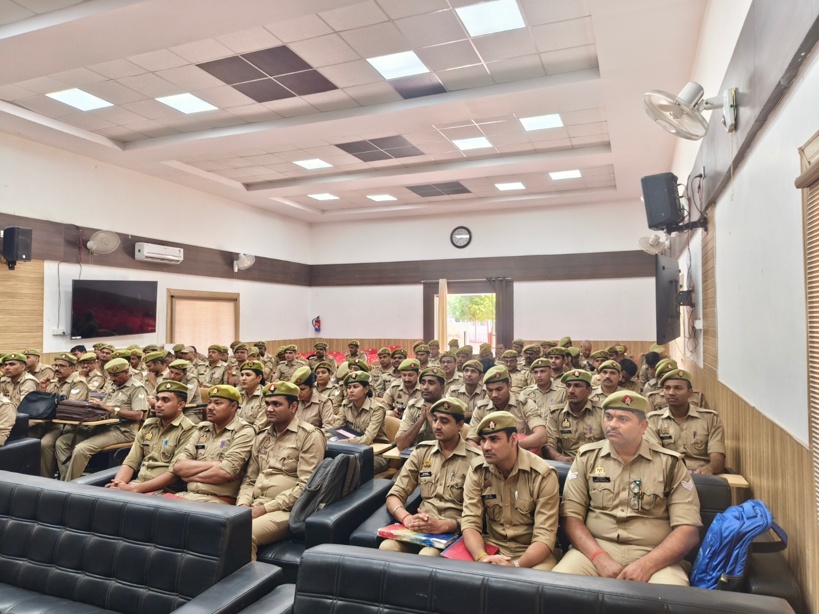 लखनऊ पुलिस खबर, यूपी पुलिस प्रशिक्षण, पैरोकार कार्यशाला लखनऊ, पुलिस कमिश्नरेट ट्रेनिंग, न्यायालय समन्वय पुलिस, Lucknow Police Training News, UP Police Workshop Update, Court Police Coordination News India, Police Skill Development UP, Law Enforcement Training India,लखनऊ पुलिस कार्यशाला फोटो, पुलिस ट्रेनिंग कार्यक्रम, संगोष्ठी सदन लखनऊ,लखनऊ पुलिस प्रशिक्षण, पैरोकार कार्यशाला, यूपी पुलिस ट्रेनिंग न्यूज, कोर्ट थाना समन्वय,Lucknow Police Training Workshop, Police Parokar Training UP, Court Police Coordination India, UP Police Training News,लखनऊ पुलिस कार्यशाला फोटो, पुलिस ट्रेनिंग कार्यक्रम, संगोष्ठी सदन लखनऊ,Lucknow Police Workshop Image, Police Training Session Photo, Seminar Hall Lucknow Image,#LucknowPolice, #UPPolice, #PoliceTraining, #LawAndOrder, #UPNews, #PoliceWorkshop, #TrainingProgram, #GoodGovernance,