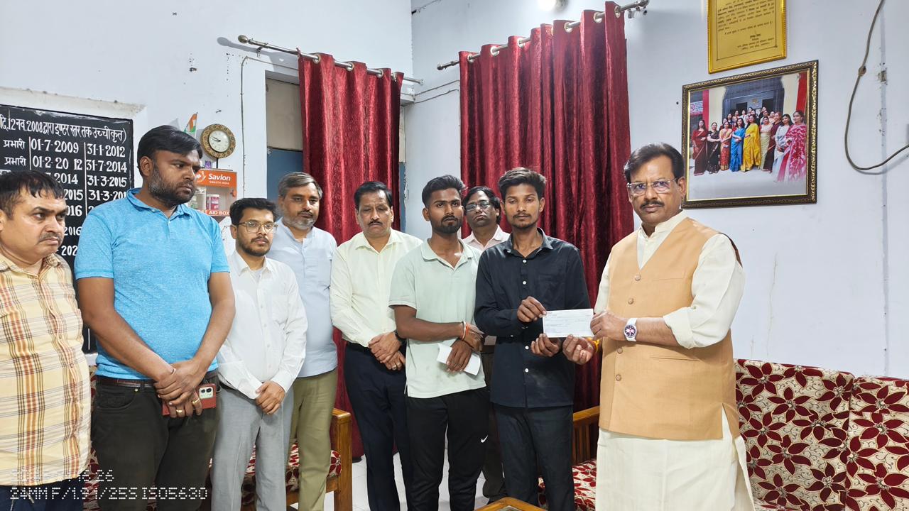 लखनऊ अग्निकांड, Lucknow fire news, विकास नगर आग, UP fire tragedy, Yogi Adityanath relief, fire accident compensation India, slum fire Lucknow, breaking news UP,लखनऊ आग फोटो, विकास नगर फायर इमेज, राहत सामग्री वितरण, fire accident image Lucknow, UP relief work photo, slum fire victims image,लखनऊ, विकास नगर, उत्तर प्रदेश, योगी आदित्यनाथ, ओम प्रकाश श्रीवास्तव, अग्निकांड, झुग्गी बस्ती आग, राहत कार्य, दमकल विभाग, UP Breaking News, Lucknow Fire Update, Disaster Relief India, #LucknowFire #UPNews #YogiAdityanath #BreakingNews #FireAccident #ReliefWork #IndiaNews,