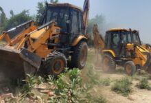 लखनऊ एलडीए कार्रवाई, Lucknow LDA bulldozer action, illegal plotting Lucknow news, Naimish Nagar LDA action, Kakori encroachment news, Uttar Pradesh local news, land illegal colony demolition India,LDA demolition news Lucknow, illegal construction sealing UP, bulldozer action India news, Lucknow encroachment removal, LDA enforcement zone action,लखनऊ अतिक्रमण हटाओ अभियान, एलडीए अवैध प्लाटिंग कार्रवाई, सीतापुर रोड योजना खबर, काकोरी अवैध निर्माण सील, Lucknow development authority news, illegal colony demolition UP India, bulldozer action latest news Lucknow, #LucknowNews #LDAAction #BulldozerAction #Encroachment #UPNews,
