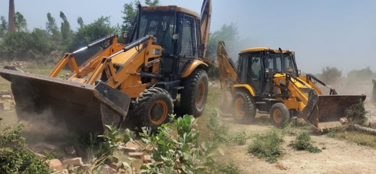 लखनऊ एलडीए कार्रवाई, Lucknow LDA bulldozer action, illegal plotting Lucknow news, Naimish Nagar LDA action, Kakori encroachment news, Uttar Pradesh local news, land illegal colony demolition India,LDA demolition news Lucknow, illegal construction sealing UP, bulldozer action India news, Lucknow encroachment removal, LDA enforcement zone action,लखनऊ अतिक्रमण हटाओ अभियान, एलडीए अवैध प्लाटिंग कार्रवाई, सीतापुर रोड योजना खबर, काकोरी अवैध निर्माण सील, Lucknow development authority news, illegal colony demolition UP India, bulldozer action latest news Lucknow, #LucknowNews #LDAAction #BulldozerAction #Encroachment #UPNews,