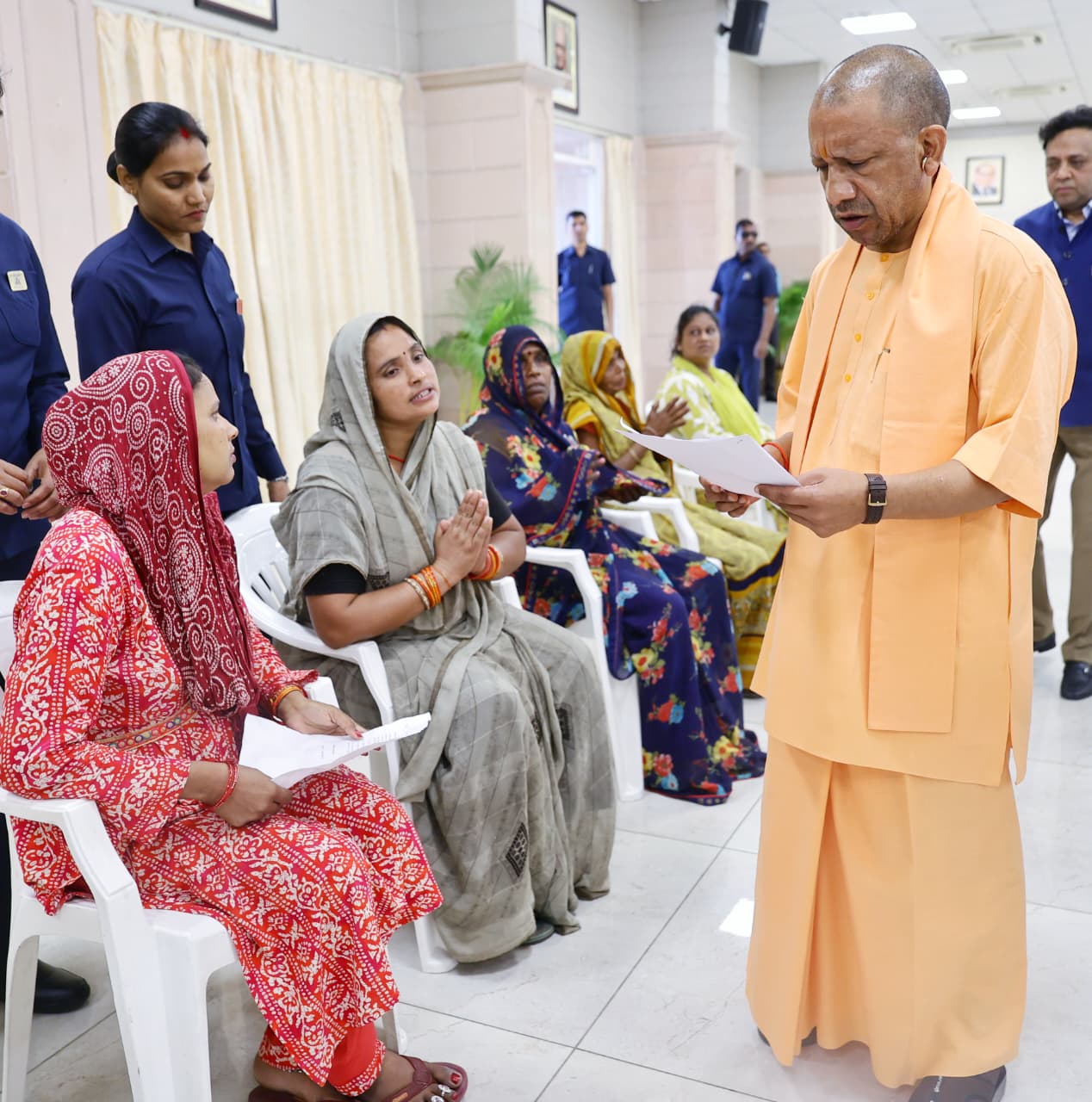 सीएम योगी जनता दर्शन, लखनऊ जनता दर्शन, योगी आदित्यनाथ खबर, CM योगी चॉकलेट बच्चों को, मुख्यमंत्री जनता दर्शन, लखनऊ ताजा खबर, यूपी मुख्यमंत्री कार्यक्रम, योगी आदित्यनाथ लाइव, जनता की शिकायत सुनवाई, उत्तर प्रदेश समाचार,CM Yogi Janta Darshan, Yogi Adityanath Lucknow, CM Yogi latest news, Yogi gives chocolates to children, Lucknow news today, Uttar Pradesh CM program, Public grievance hearing UP, Yogi Adityanath update, Lucknow breaking news, UP politics news,सीएम योगी फोटो, जनता दर्शन तस्वीर, योगी आदित्यनाथ बच्चों संग, लखनऊ मुख्यमंत्री कार्यक्रम, यूपी सीएम खबर,CM Yogi image, Janta Darshan photo, Yogi with children, Lucknow CM event, UP CM news,#CMYogi #YogiAdityanath #JantaDarshan #Lucknow #UPNews #BreakingNews #UttarPradesh #CMYogiNews #PublicHearing #HindiNews