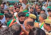 Hathras farmer union clash, हाथरस किसान यूनियन भानु झड़प, UP farmer protest news, Hathras police clash news, Bhanu kisan union protest, Uttar Pradesh breaking news, Hathras latest news Hindi, farmer protest UP 2026, Sikandrarao clash news,हाथरस झड़प फोटो, Hathras clash images, farmer protest UP photos, police clash visuals, kisan union protest images, Sikandrarao underpass clash photos,हाथरस जिला समाचार, Uttar Pradesh law and order news, Hathras clash breaking news Hindi, UP किसान आंदोलन खबर, district Hathras protest news, state UP police action news, political protest UP Hindi news, law order Hathras update,#HathrasClash, #FarmerProtestUP, #KisanUnionBhanu, #UPNews, #BreakingNewsHindi, #PoliceClash, #HathrasNews, #LawAndOrderUP, #HindiNews, #GoogleDiscover,