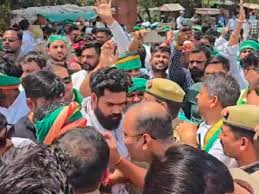 Hathras farmer union clash, हाथरस किसान यूनियन भानु झड़प, UP farmer protest news, Hathras police clash news, Bhanu kisan union protest, Uttar Pradesh breaking news, Hathras latest news Hindi, farmer protest UP 2026, Sikandrarao clash news,हाथरस झड़प फोटो, Hathras clash images, farmer protest UP photos, police clash visuals, kisan union protest images, Sikandrarao underpass clash photos,हाथरस जिला समाचार, Uttar Pradesh law and order news, Hathras clash breaking news Hindi, UP किसान आंदोलन खबर, district Hathras protest news, state UP police action news, political protest UP Hindi news, law order Hathras update,#HathrasClash, #FarmerProtestUP, #KisanUnionBhanu, #UPNews, #BreakingNewsHindi, #PoliceClash, #HathrasNews, #LawAndOrderUP, #HindiNews, #GoogleDiscover,