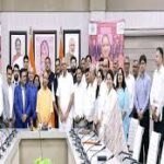 यूपी फार्मा निवेश, योगी सरकार निवेश योजना, उत्तर प्रदेश नौकरी खबर, यूपी 2000 करोड़ निवेश, फार्मा सेक्टर यूपी, योगी आदित्यनाथ रोजगार, बाराबंकी निवेश खबर, नोएडा मेडिकल डिवाइस पार्क, यूपी उद्योग समाचार, लखनऊ ताजा खबर,UP pharma investment, Yogi government jobs, Uttar Pradesh 2000 crore investment, Pharma sector UP, CM Yogi investment news, UP employment news, Noida medical device park, Barabanki pharma project, Uttar Pradesh industry news, Lucknow latest news,सीएम योगी फोटो, निवेश कार्यक्रम तस्वीर, यूपी फार्मा सेक्टर, रोजगार योजना खबर, लखनऊ कार्यक्रम फोटो,CM Yogi image, investment event photo, UP pharma sector image, jobs news photo, Lucknow event image,#UPNews #YogiAdityanath #PharmaInvestment #Jobs #UttarPradesh #Lucknow #Employment #Investment #BreakingNews #IndustryNews