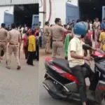 नोएडा सेक्टर-8 खबर, Noida Sector 8 News, नोएडा फैक्ट्री हंगामा, श्रमिक विरोध नोएडा, Noida Factory Protest, UP Police Action News, Breaking News Noida Today, Industrial Area Noida News,नोएडा फैक्ट्री गेट फोटो, सेक्टर-8 नोएडा पुलिस कार्रवाई, श्रमिक भीड़ नोएडा, Noida protest image, UP police at factory gate, workers gathering Noida,नोएडा, गौतम बुद्ध नगर, उत्तर प्रदेश, औद्योगिक क्षेत्र सेक्टर-8, श्रमिक विरोध, पुलिस कार्रवाई, फैक्ट्री विवाद, स्थानीय प्रशासन, Noida Industrial Area News, UP Breaking News, Law and Order News India, #NoidaNews #Sector8 #UPPolice #BreakingNews #FactoryProtest #WorkersIssue #LawAndOrder,