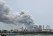 Iran Kuwait refinery attack, Middle East crisis 2026, Mina Al Ahmadi refinery attack, Iran drone attack news, oil supply disruption, global oil crisis, ईरान कुवैत हमला, मिडिल ईस्ट संकट 2026, तेल रिफाइनरी हमला, ड्रोन अटैक खबर, अंतरराष्ट्रीय तेल संकट,ईरान कुवैत तेल रिफाइनरी हमला, Middle East breaking news, international conflict news, Iran Israel tension, Kuwait refinery fire news, global oil supply impact, international राजनीति खबर, world news Hindi,कुवैत रिफाइनरी आग, ईरान ड्रोन हमला फोटो, Mina Al Ahmadi refinery fire image, Middle East conflict visuals, oil refinery blast Kuwait,#Iran #Kuwait #MiddleEastCrisis #OilRefineryAttack #BreakingNews #WorldNews #DroneAttack #OilSupply #GlobalCrisis