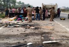 मऊ सड़क हादसा, Mau Road Accident, UP Accident News, Dhorighat Accident, Mau Breaking News,मऊ सड़क हादसा खबर, दोहरीघाट एक्सीडेंट न्यूज उत्तर प्रदेश, गोरखपुर परिवार हादसा, Mau district road accident breaking news UP, Dhorighat highway accident news India, Gorakhpur family accident tragedy news, UP fatal accident news 2026, Bihar UP road accident report,मऊ एक्सीडेंट फोटो, Mau accident car truck collision, UP road accident news, family accident tragedy India,#MauAccident, #RoadAccidentUP, #BreakingNewsUP, #GorakhpurNews, #AccidentNews, #UPNews, #TragicAccident,