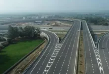 यूपी में एक्सप्रेसवे का सफर महंगा: 1 अप्रैल से बढ़ीं टोल दरें, कार से ट्रक तक सभी प्रभावित,UP Expressway Toll Hike 2026, Uttar Pradesh toll increase news, Agra Lucknow Expressway toll rate, Purvanchal Expressway toll charges, Bundelkhand Expressway toll update, Gorakhpur Link Expressway toll, यूपी टोल दर बढ़ोतरी, एक्सप्रेसवे टोल रेट यूपी, लखनऊ एक्सप्रेसवे न्यूज, उत्तर प्रदेश ट्रैफिक अपडेट,,UP toll hike image, expressway toll plaza UP, Agra Lucknow Expressway toll booth, यूपी टोल प्लाजा फोटो, एक्सप्रेसवे ट्रैफिक उत्तर प्रदेश, toll increase India highway,,