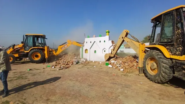 संभल बुलडोजर कार्रवाई, इमामबाड़ा ध्वस्तीकरण, ईदगाह बुलडोजर न्यूज, UP bulldozer action, Sambhal demolition news, illegal encroachment removal UP, government land encroachment India, bulldozer action latest news,संभल बुलडोजर फोटो, ध्वस्तीकरण कार्रवाई, पुलिस बल तैनाती, PAC फोर्स, bulldozer action visuals, demolition site India, police security operation, illegal construction removal visuals,संभल जिला ब्रेकिंग न्यूज, उत्तर प्रदेश प्रशासनिक कार्रवाई, Sambhal district demolition news, UP government action news, Uttar Pradesh encroachment removal, India bulldozer politics news, law and order update UP,#Sambhal #BulldozerAction #UPNews #BreakingNews #DemolitionDrive #IllegalEncroachment #PoliceAction #IndiaNews #LawAndOrder #UttarPradesh,