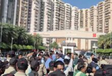 Noida Protest Workers Violence, नोएडा प्रदर्शन खबर, Noida worker protest salary hike, UP labor protest news, Noida sector 121 violence, industrial protest Noida phase 2, worker strike India,Noida protest image, worker protest photo India, police lathicharge image, stone pelting visuals, industrial area protest image, मजदूर प्रदर्शन फोटो,Noida protest workers violence Gautam Buddha Nagar UP breaking news, नोएडा मजदूर प्रदर्शन गौतमबुद्धनगर क्राइम खबर, sector 121 Noida violence update UP labor protest news, Noida phase 2 industrial protest salary hike issue India, district Gautam Buddha Nagar police action protest news, Uttar Pradesh labor strike violence breaking news Noida,#NoidaProtest #WorkersProtest #UPNews #BreakingNews #Noida #LaborStrike #Violence #PoliceAction #IndiaNews #Sector121